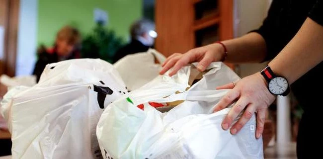 Δείτε πώς παράτησε ο Ψινάκης τις προμήθειες για τους πυρόπληκτους (εικόνες)